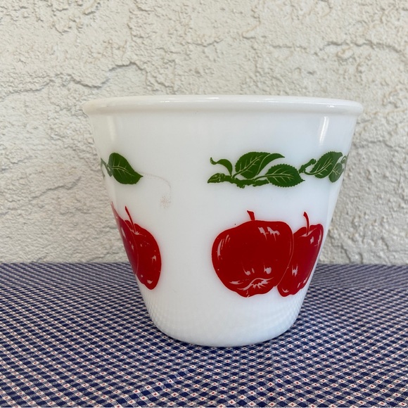 MCM Hazel Atlas White Splash-Proof Mixing Bowl - Apple Design - Picture 13 of 14